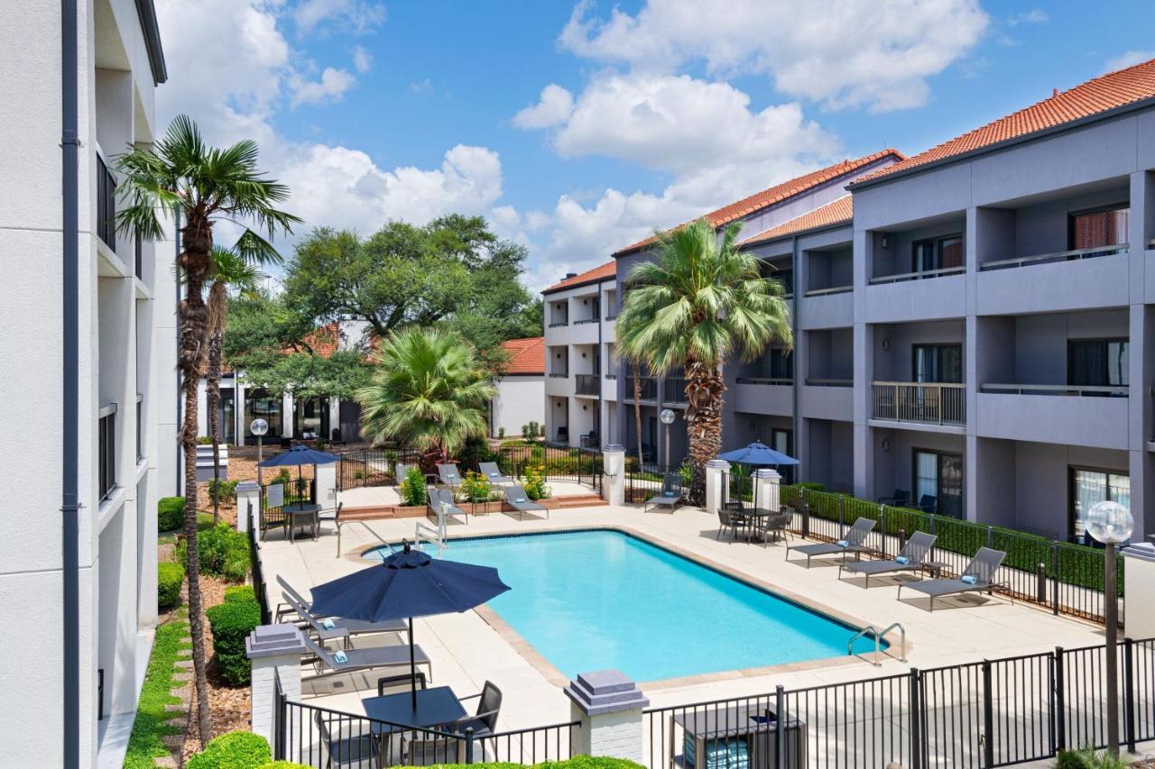 Courtyard By Marriott San Antonio Downtown Hotel Exterior photo