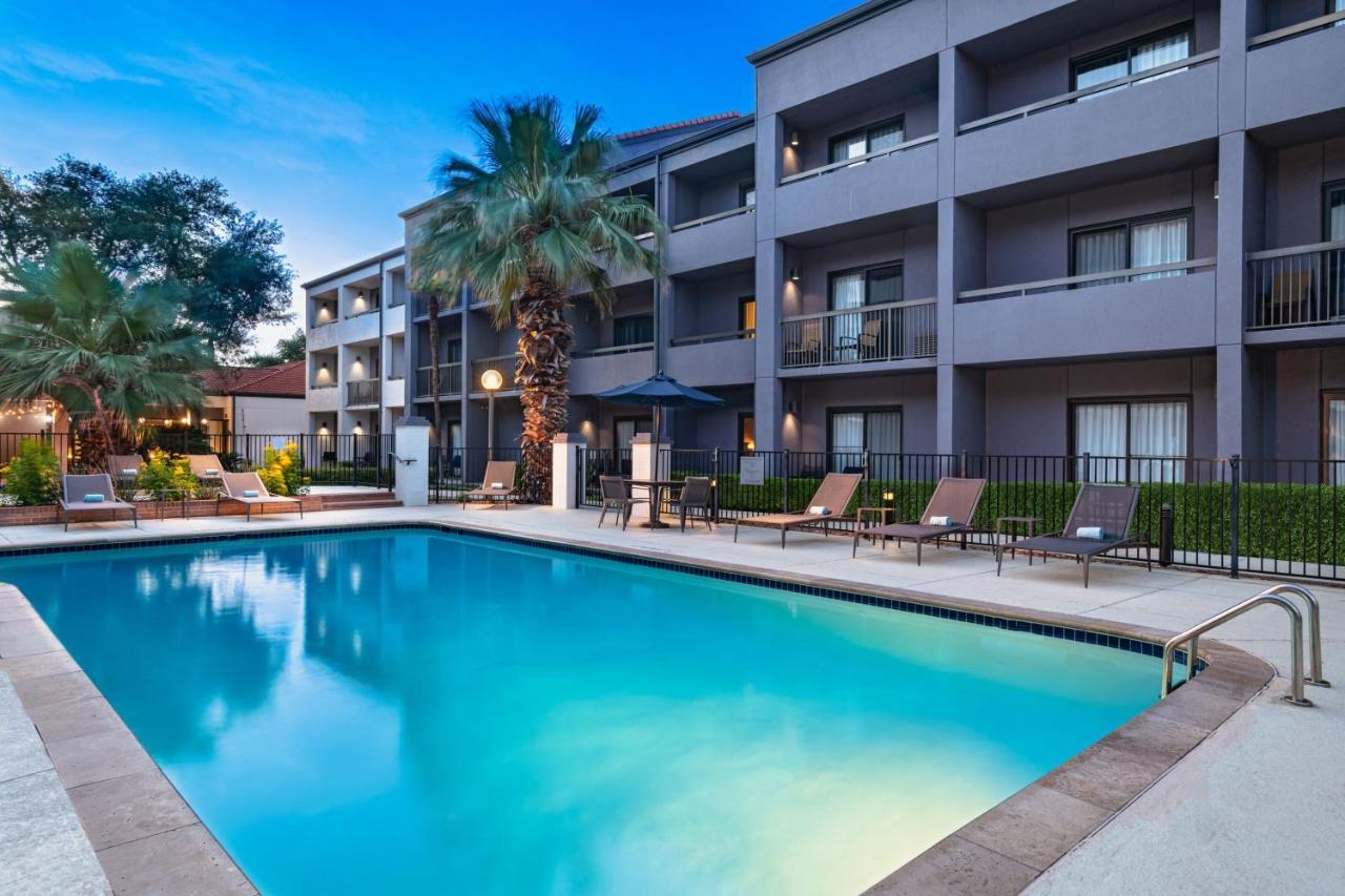 Courtyard By Marriott San Antonio Downtown Hotel Exterior photo