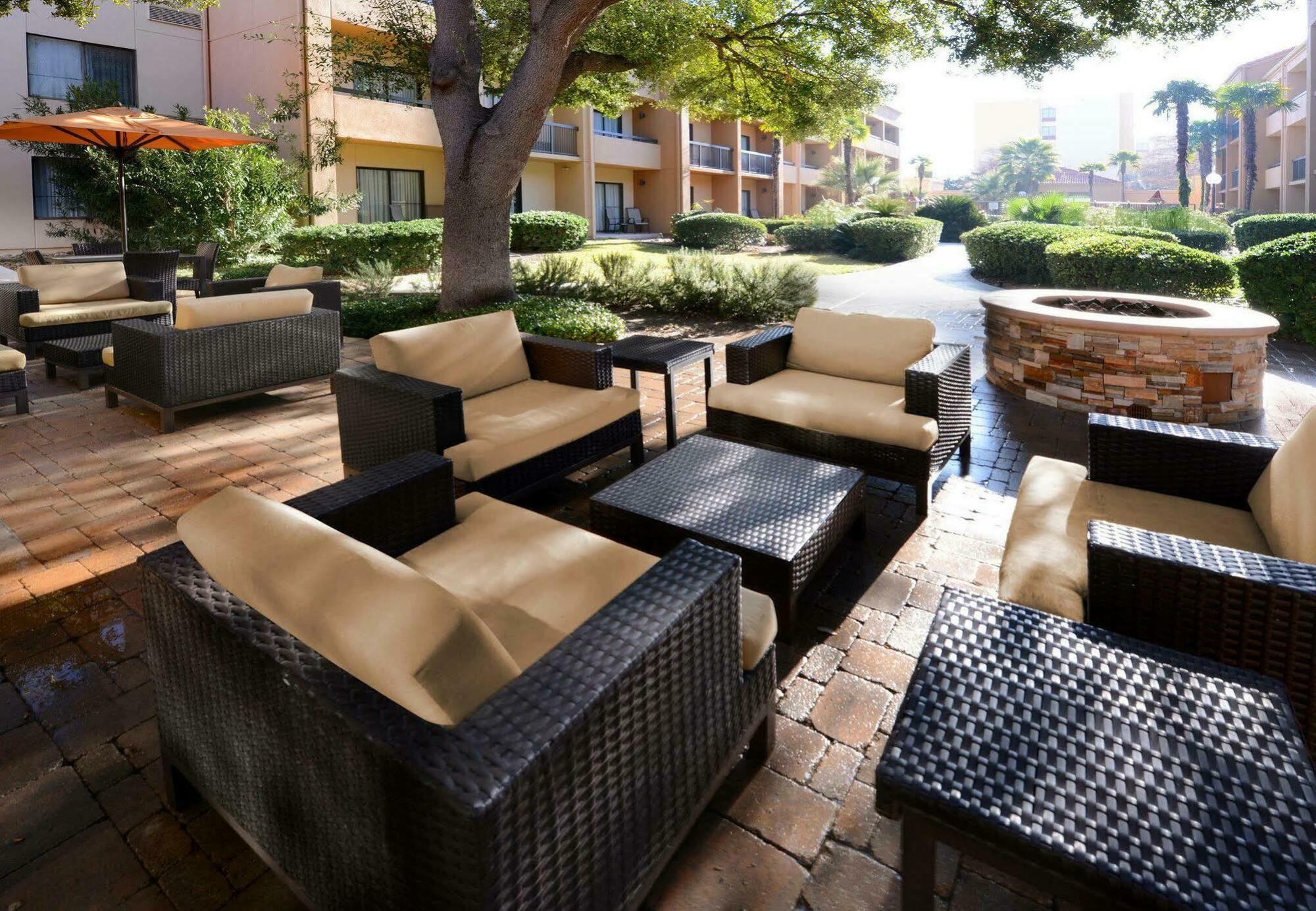 Courtyard By Marriott San Antonio Downtown Hotel Exterior photo